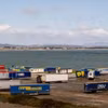 Những người di cư được phát hiện trong một chiếc xe container đông lạnh ở cảng Rosslare. (Ảnh: Bloomberg)