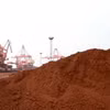 Đất hiếm chuẩn bị được đưa đi xuất khẩu tại Liên Vân Cảng ở tỉnh Giang Tô, Trung Quốc. (Ảnh: AFP/TTXVN)