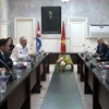 Phó Chánh án Nguyễn Văn Tiến và đoàn đại biểu Tòa án Nhân dân Tối cao Việt Nam tại buổi làm việc với Chánh án Tòa án Nhân dân Tối cao Cuba Rubén Remigio Ferro. (Ảnh: Mai Phương/TTXVN)