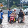 Nước ngập trên đường Cách Mạng Tháng Tám, quận Bình Thủy, Cần Thơ, trong đợt triều cường đầu tháng 9 âm lịch (ngày 6/10). (Ảnh: Thanh Liêm/TTXVN)