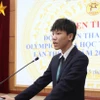 Em Hoàng Phạm Minh Khánh, học sinh Trường Trung học Cơ sở-Trung học Phổ thông Newton phát biểu. (Ảnh: TTXVN phát)
