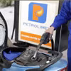 Một điểm kinh doanh xăng, dầu của Petrolimex. (Ảnh: Trần Việt/TTXVN)