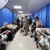 Bệnh nhân được điều trị tại bệnh viện Al-Shifa ở Gaza ngày 10/11/2023. (Ảnh: AFP/TTXVN)