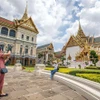 Khách du lịch tham quan Cung điện Hoàng gia Thái Lan ở Thủ đô Bangkok. (Ảnh: THX/TTXVN)