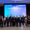 Các quan khách chụp ảnh lưu niệm tại sự kiện TECHFEST 2023 tại Australia. (Ảnh: Thanh Tú/TTXVN)
