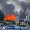 Một đám cháy bùng lên sau vụ nổ làm rung chuyển một khu phố ở Pennsylvania (Mỹ). (Nguồn: CNN/Ảnh chụp màn hình)