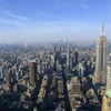 Các tòa nhà cao tầng tại New York (Mỹ), ngày 14/4/2023. (Ảnh: AFP/TTXVN)