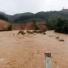 Nước sông ở xã miền núi Vĩnh Ô, huyện Vĩnh Linh (Quảng Trị) đang lên và chảy xiết gây nguy cơ ngập lụt và sạt lở. (Ảnh: TTXVN phát)
