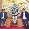 Phó chủ tịch Liên hiệp các tổ chức hữu nghị Việt Nam Nguyễn Ngọc Hùng tiếp ông Rabindra Adhikari. (Ảnh: Thu Anh/Vietnam+)