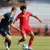 U19 Việt Nam (áo đỏ) khó có cơ hội đi tiếp tại giải U19 Đông Nam Á 2024.