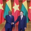 Chủ tịch Quốc hội Trần Thanh Mẫn và Tổng thống Guinea-Bissau Umaro Sissoco Embaló chụp ảnh chung. (Ảnh: Thống Nhất/TTXVN)