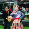 Biểu diễn điệu múa truyền thống của đồng bào dân tộc Mông. (Ảnh: Khánh Hòa/TTXVN)