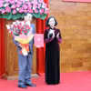 Trưởng Ban Tổ chức Trung ương Trương Thị Mai trao nhiệm vụ cho Quyền Bí thư Tỉnh ủy Lâm Đồng. (Ảnh: Chu Quốc Hùng/TTXVN)