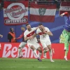 Merih Demiral (số 3) lập cú đúp, đưa Thổ Nhĩ Kỳ vào tứ kết EURO 2024. (Ảnh: AA/TTXVN)