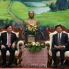 Tổng Bí thư, Chủ tịch nước Lào Thongloun Sisulith tiếp thân mật Phó Chủ tịch Quốc hội Việt Nam Nguyễn Khắc Định và Đoàn. (Ảnh: Xuân Tú/TTXVN)