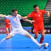 Futsal Việt Nam (áo đỏ) thua ngược trước Futsal Uzbekistan. (Nguồn: UFA)