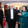 Bộ trưởng Nội vụ Phạm Thị Thanh Trà tiếp Tổng Giám mục Paul Richard Gallagher, Bộ trưởng Ngoại giao Tòa thánh Vatican. (Ảnh: Văn Điệp/TTXVN)