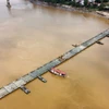 Cầu phao Phong Châu chính thức hợp long lúc 10h36 ngày 29/9/2024. (Ảnh: Hoàng Hiếu/TTXVN)