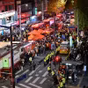 Hiện trường vụ giẫm đạp tại khu phố Itaewon ở Seoul, Hàn Quốc ngày 30/10/2022. (Ảnh: AFP/TTXVN)