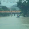 Khu vực cầu chui Mỹ Sơn (thành phố Lạng Sơn) ngập sâu khiến các phương tiện phải quay đầu. (Ảnh: Quang Duy/TTXVN)