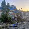 Bức ảnh cho thấy thiệt hại tại thành phố Sudzha ở vùng Kursk sau các vụ bắn phá của phía Ukraine. (Nguồn: AP)