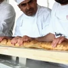 Kỷ lục bánh mỳ baguette dài nhất thế giới. (Nguồn: Reuters)