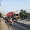 Hiện trường vụ cháy xe container. (Ảnh: TTXVN phát)