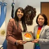Đại sứ Việt Nam tại Argentina Ngô Minh Nguyệt tiếp Hạ nghị sỹ Lorena Villaverde (Ảnh: Diệu Hương/TTXVN)