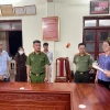 Cơ quan Cảnh sát điều tra thi hành lệnh bắt tạm giam bị can Qian Yingjun. (Ảnh: TTXVN phát)