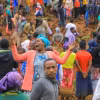 Người dân tập trung tại hiện trường vụ lở đất xảy ra ở Ethiopia hồi tháng 7/2024. (Ảnh: THX/TTXVN)