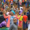 Người dân tập trung tại hiện trường vụ lở đất xảy ra ở Ethiopia hồi tháng 7/2024. (Ảnh: THX/TTXVN)