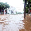 Trục Quốc lộ 6 qua đường Trường Chinh, thành phố Sơn La bị ngập úng gây ảnh hưởng đến sinh hoạt và đi lại của người dân. (Ảnh: Quang Quyết/TTXVN)