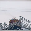 Tàu chở hàng Dali đâm sập cầu Francis Scott Key ở thành phố Baltimore, bang Maryland, Mỹ. (Ảnh: AFP/TTXVN)