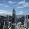 Các tòa tháp ở Hong Kong, Trung Quốc ngày 9/8/2023. (Ảnh: AFP/TTXVN)