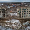 Một tòa nhà đổ nát do xung đột ở Ukraine.(Ảnh: TTXVN)