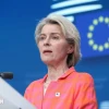 Chủ tịch Ủy ban châu Âu (EC) Ursula von der Leyen phát biểu trong một cuộc họp báo ở Brussels, Bỉ. (Ảnh: THX/TTTXVN)