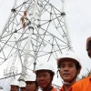 Công nhân thi công thi công vị trí cột VT22 thuộc Dự án đường dây 500kV đoạn Quỳnh Lưu-Thanh Hóa. (Ảnh: Dương Giang/TTXVN)