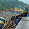 Hiện trường một vụ tai nạn tàu hỏa tại Bangladesh. (Nguồn: Daily Sabah)