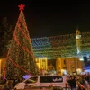 Một góc quảng trường gần Nhà thờ Giáng sinh ở Bethlehem thu hút đông đảo du khách. (Ảnh: Quang Minh/TTXVN)