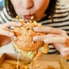 Ăn nhanh hay chậm có gây ra những ảnh hưởng tới sức khỏe. (Nguồn: CNA)