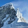 Những người leo núi di chuyển theo mặt phía Nam của Everest để lên đỉnh. (Nguồn: CNN)