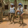 Binh sỹ thuộc Phái bộ gìn giữ hòa bình của LHQ tại Nam Sudan (UNMISS) tuần tra tại Leer, Nam Sudan. (Ảnh: AFP/TTXVN)