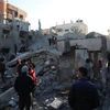 Cảnh đổ nát sau vụ oanh kích của Israel xuống trại tị nạn Maghazi, miền Trung Gaza ngày 11/12/2023. (Ảnh: THX/TTXVN)