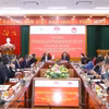 Ủy viên Bộ Chính trị, Giám đốc Học viện Chính trị quốc gia Hồ Chí Minh, Chủ tịch Hội đồng Lý luận Trung ương Nguyễn Xuân Thắng và Bộ trưởng cấp cao kiêm Bộ trưởng Điều phối an ninh quốc gia Singapore Teo Chee Tiêu Chí Hiền chủ trì tọa đàm. (Ảnh: Văn Điệp/TTXVN)