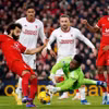 Liverpool (áo đỏ) bất lực trước Manchester United ở trận derby nước Anh. (Nguồn: Getty Images)