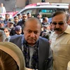 Cựu Thủ tướng Pakistan Nawaz Sharif (giữa). (Ảnh: AFP/TTXVN)