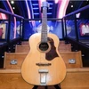 Cây đàn guitar acoustic Hootenanny 12 dây Framus đã thất lạc từ lâu của John Lennon được trưng bày ở London trước khi được bán đấu giá. (Nguồn: Indaily)