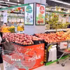 Nguồn cung hàng hóa đủ, một số siêu thị, cửa hàng phục vụ xuyên Tết. (Nguồn: TTXVN)