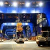 Vận chuyển container hàng xuất nhập khẩu tại Cảng quốc tế Gemalink, thị xã Phú Mỹ, tỉnh Bà Rịa-Vũng Tàu. (Ảnh: Hồng Đạt/TTXVN)