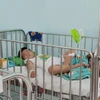 Một bệnh nhi mắc bệnh sởi điều trị tại Bệnh viện Nhi đồng 1 Thành phố Hồ Chí Minh. (Ảnh: Đinh Hằng/TTXVN)